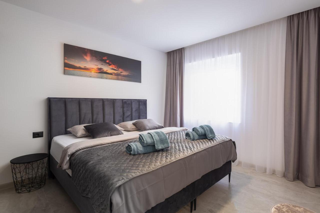 Luxury Apartment Lorena - Private Heated Pool - Jesenice  Kültér fotó