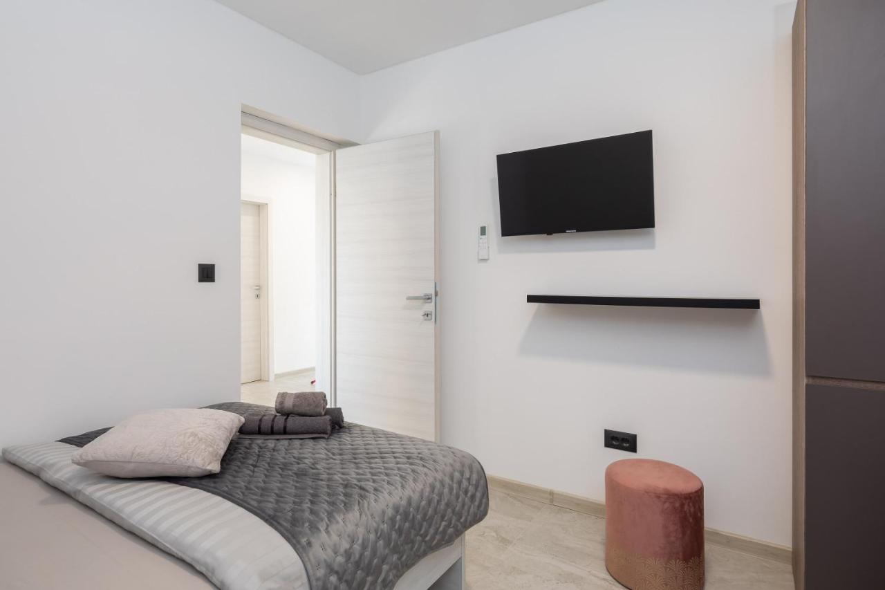 Luxury Apartment Lorena - Private Heated Pool - Jesenice  Kültér fotó