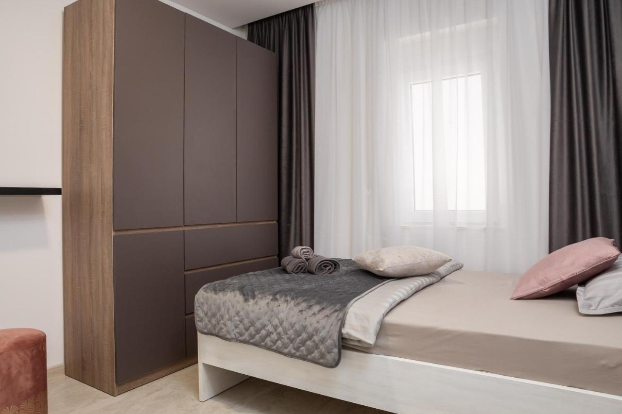 Luxury Apartment Lorena - Private Heated Pool - Jesenice  Kültér fotó