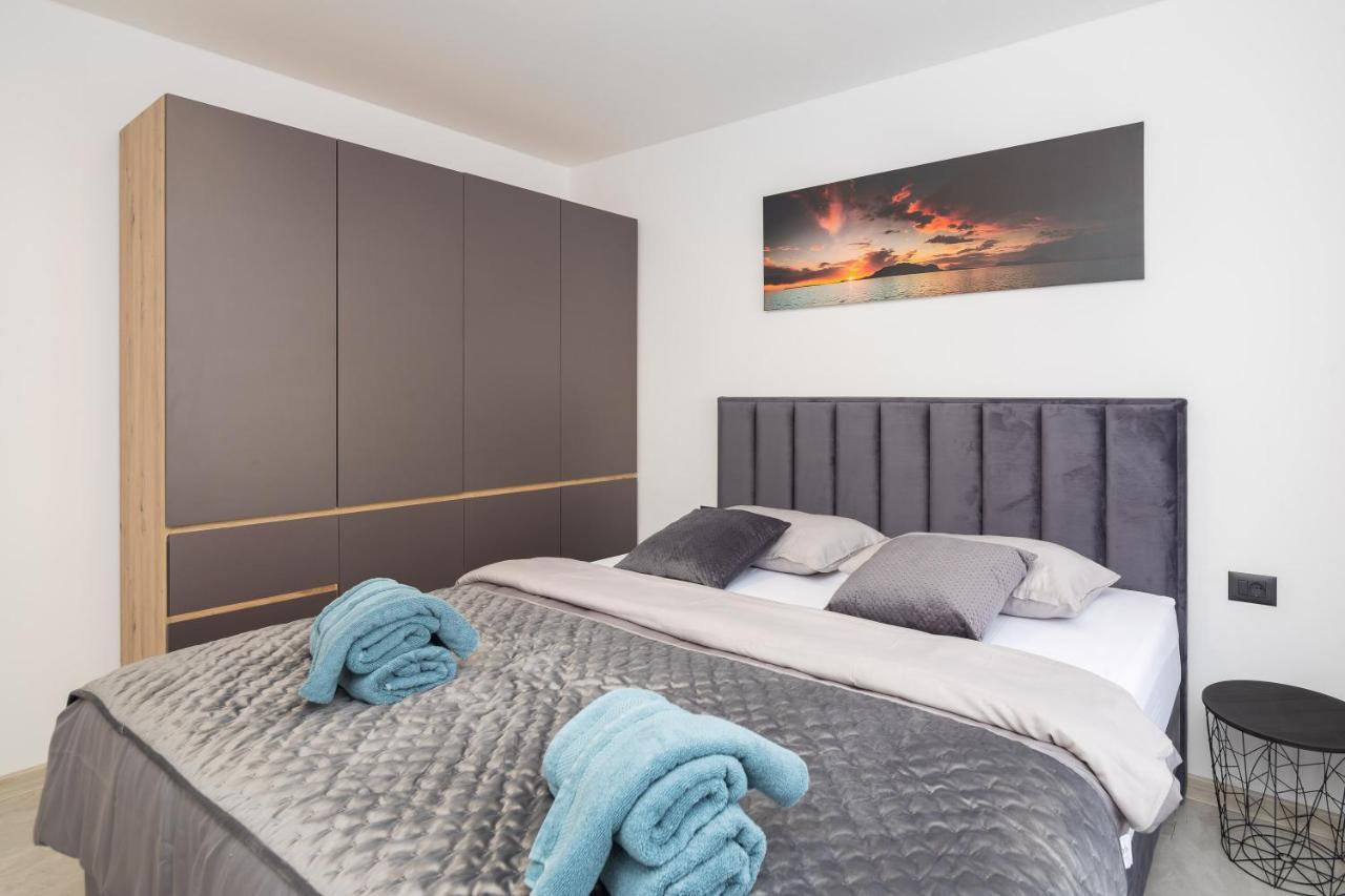 Luxury Apartment Lorena - Private Heated Pool - Jesenice  Kültér fotó