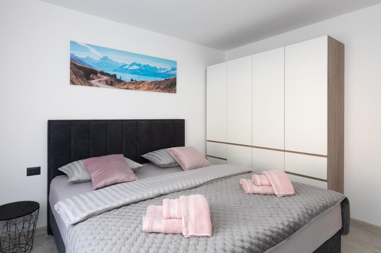 Luxury Apartment Lorena - Private Heated Pool - Jesenice  Kültér fotó