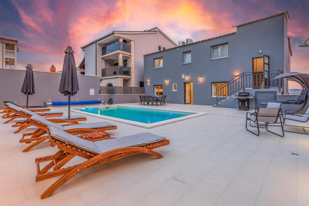 Luxury Apartment Lorena - Private Heated Pool - Jesenice  Kültér fotó