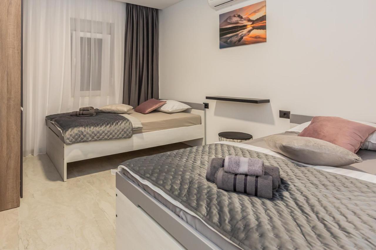 Luxury Apartment Lorena - Private Heated Pool - Jesenice  Kültér fotó