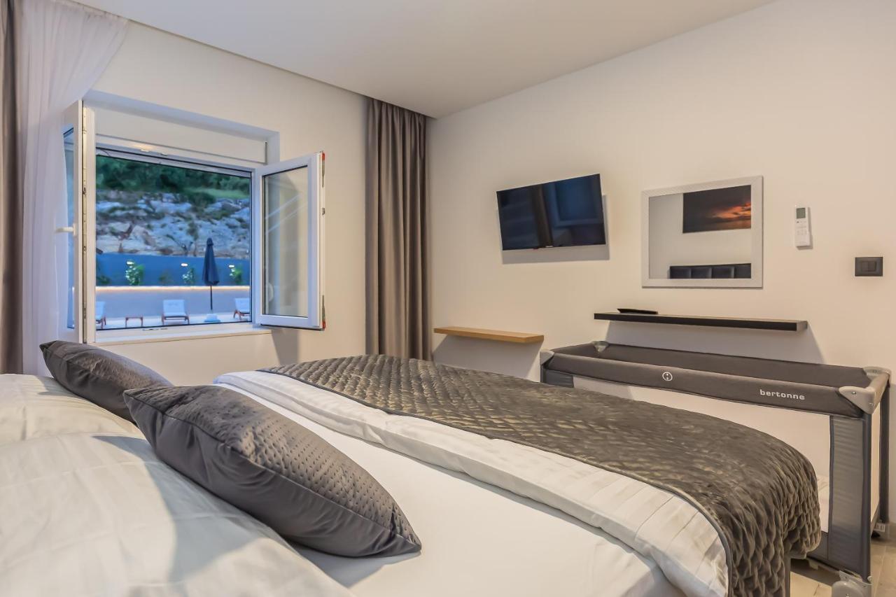 Luxury Apartment Lorena - Private Heated Pool - Jesenice  Kültér fotó