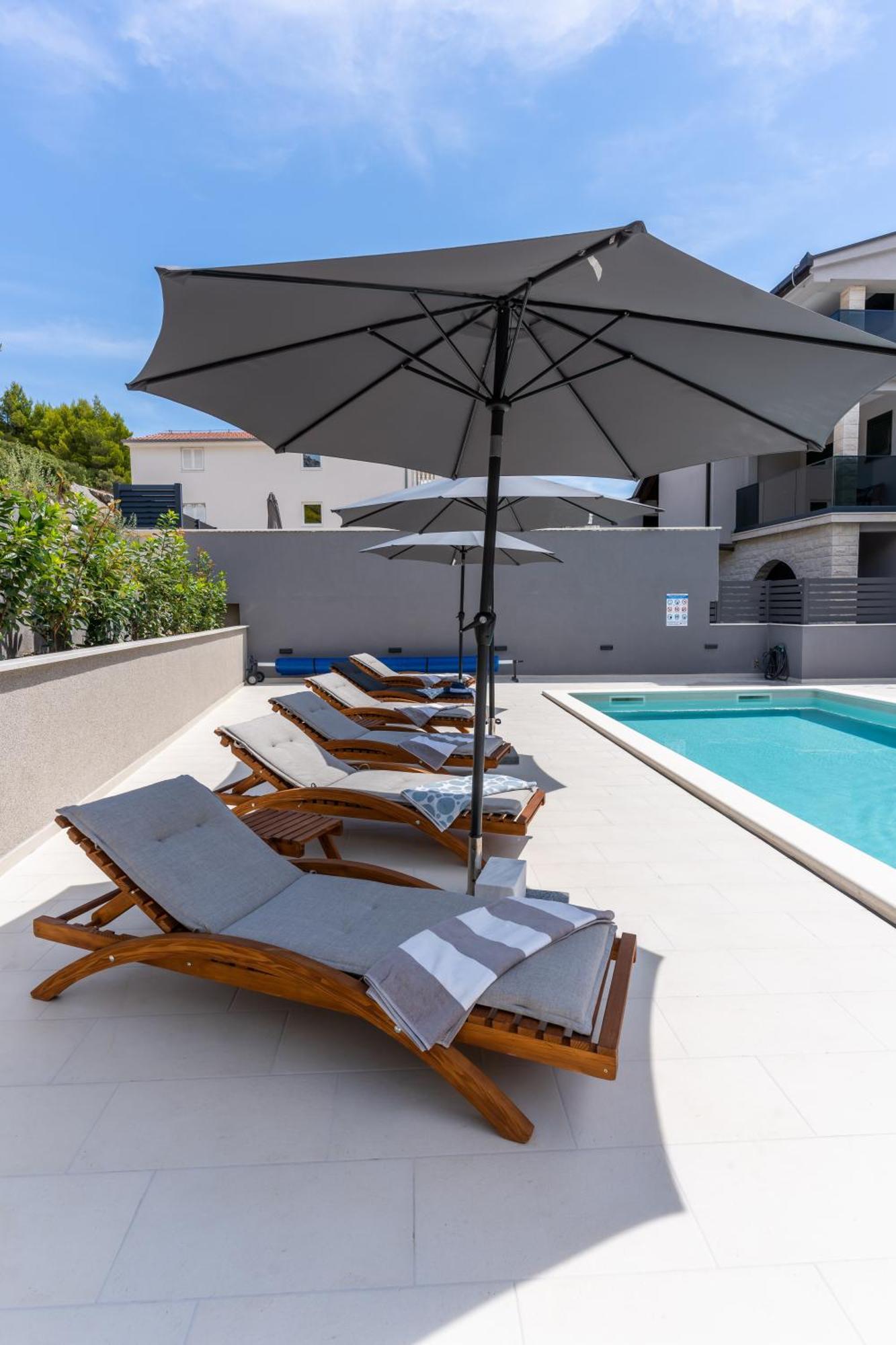 Luxury Apartment Lorena - Private Heated Pool - Jesenice  Kültér fotó