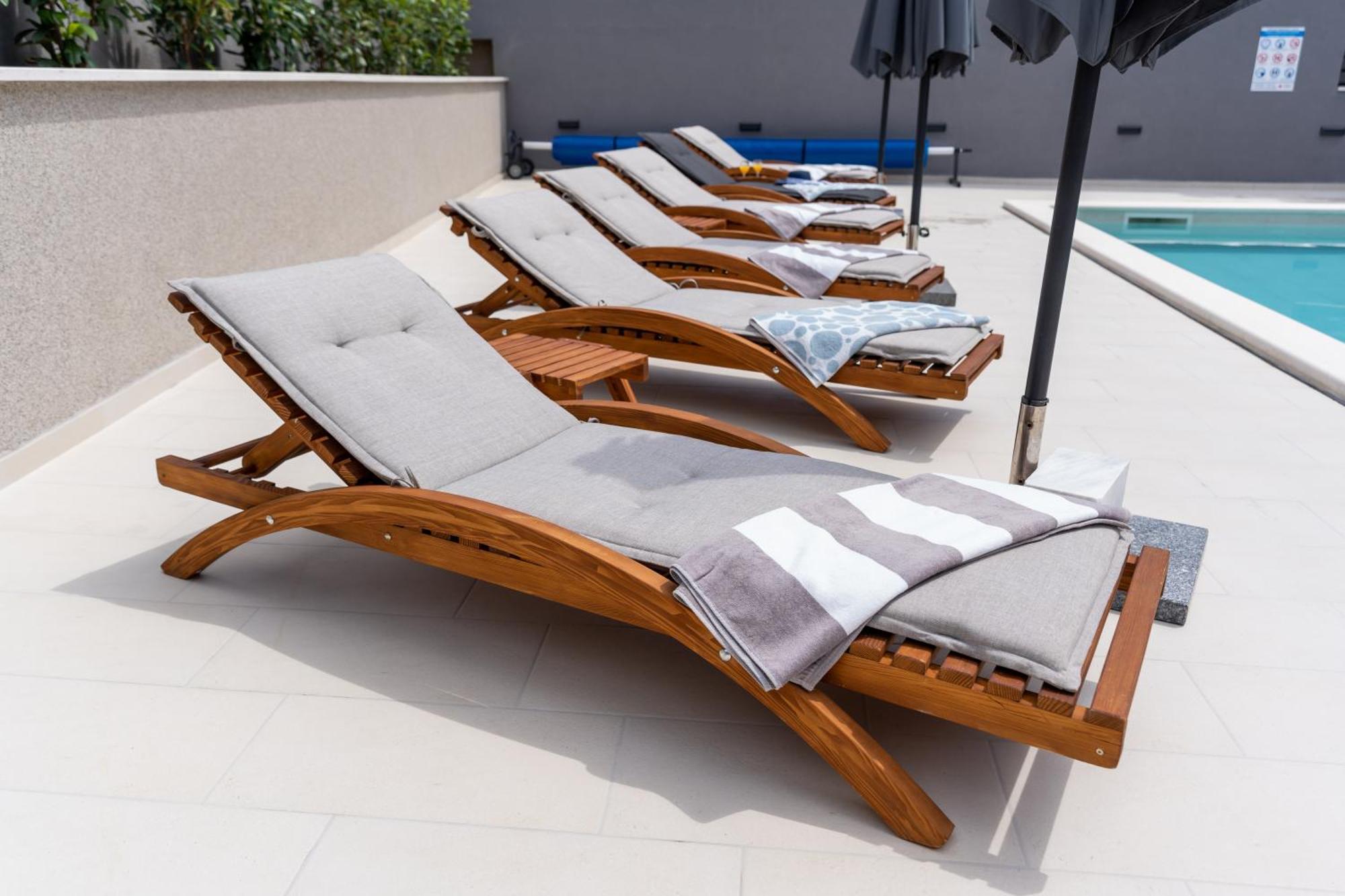 Luxury Apartment Lorena - Private Heated Pool - Jesenice  Kültér fotó